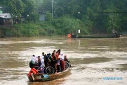 BANJIR BOJONEGORO : DAS Bengawan Solo Masih Hujan, Warga Bojonegoro Waspadai Banjir