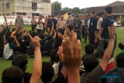 RUSUH SUPORTER : Ratusan Bonek Dipulangkan ke Surabaya