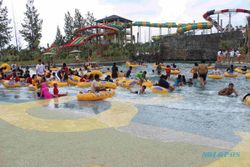 JOGJA BAY WATERPARK : Resmi Dibuka, Jogja Bay Waterpark Miliki 19 Wahana Permainan Air