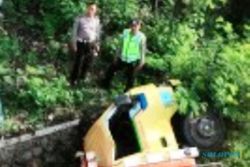 KECELAKAAN NGANJUK : Truk Vs Motor di Jembatan Kedung Mlaten, Truk Terjun ke Sungai, 1 Nyawa Melayang