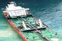 KECELAKAAN KAPAL : Tanker Minyak Terdampar di Teluk Pacitan