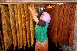 FOTO BATIK SEMARANG : Kain Batik dengan Pewarna Bahan Alami Dijual Jutaan Rupiah