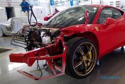 MOBIL BEKAS : Gila, Ferrari Bobrok Ini Nekat Dijual Rp972 Juta