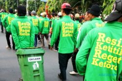 SAMPAH MADIUN : Warga Madiun Ingin Denda dan Sanksi Fisik Pembuang Sampah Sembarangan