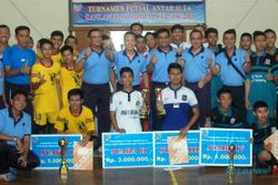 LANUD ISWAHJUDI : Tim Futsal SMA Negeri 2 Magetan Juarai Danlanud Iswahjudi Cup I