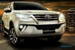 MOBIL TOYOTA: Toyota Umbar Tampang Fortuner Terbaru