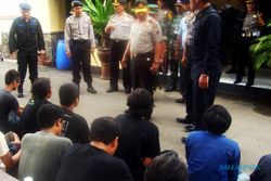 RUSUH SUPORTER : Memantau Ratusan Bonek di Polres Sragen, Kapolda: Belum Ada Tersangka yang Ditetapkan