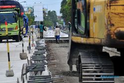 FOTO PERBAIKAN JALAN : Perbaikan Jalur Pantura Dikebut