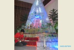 NATAL 2015 : Pohon Natal di Sukoharjo Ini Dibikin dari 1.000 Botol Bekas