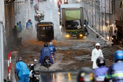 UNDERPASS MAKAMHAJI : Baru Diperbaiki Underpass Masih Banjir, Rp6 Miliar untuk Apa?