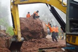 LONGSOR MAGETAN : BPBD Magetan Ingatkan Jalur Cemoro Sewu Labil