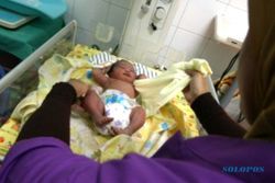 FOTO PENEMUAN BAYI : Bayi Mungil Ini Dibuang di Kediri