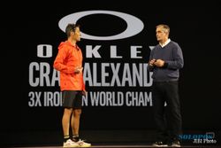 CES 2016 : Intel Oakley Bikin Kaca Mata Olahraga Bisa Bicara