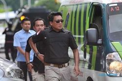 DEMO ANGKUTAN UMUM JAKARTA : Tertibkan Sopir Taksi, Kombes Krishna Murti Malah Diajak Foto