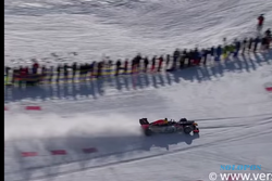ULAH PEMBALAP : Pembalap Formula One Ini Melaju di Lintasan Es Dengan Jet Darat