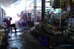 Musim Hujan Datang, Pasar Sentolo Baru Sering Becek
