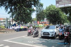 LALU LINTAS JOGJA : 35 Menit Berdiri di Tepi Jalan Diponegoro, Siswa SMPN 8 Jogja Temukan Puluhan Pelanggaran