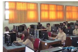 KOMPUTER SEKOLAH : 560 Komputer Baru untuk SMP di Jogja Ditarget Sebelum UN