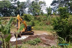 BENCANA KLATEN : Ekskavator Dikerahkan Perbaiki Tanggul Sungai Dengkeng