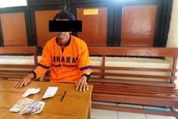 PERJUDIAN MAGETAN : Lelaki Asal Desa Sidowayah Ini Nekat Jual Togel di Tepi Jalan...