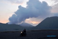 Erupsi Gunung Bromo Berlanjut, Semburkan Asap Kehitaman