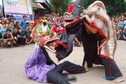 AGENDA PONOROGO : Jaranan Thek Nogo Pertolo Ramaikan Awal Tahun Dusun Kebatan