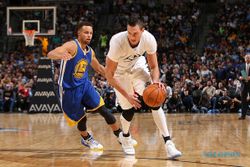 NBA 2015/2016 : Curry Cemerlang, Tapi Warriors Gagal Menang