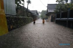 BANJIR SOLORAYA : Tanggul Sungai Dengkeng Klaten Jebol, WGM Wonogiri Aman