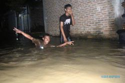 BANJIR SRAGEN : Banjir Terjang 3 Desa di Ngrampal Sragen Malam Ini