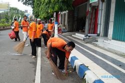 HARI PEDULI SAMPAH : 130 Pegawai Pos Bersihkan di CFD Madiun