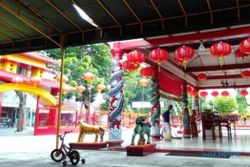 TAHUN BARU IMLEK : Barongsai dan Liong Samsi Sambut Tahun Baru Imlek di Bojonegoro