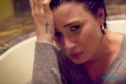 LAGU TERBARU : Stone Cold Dirilis, Demi Lovato Tampil Emosional