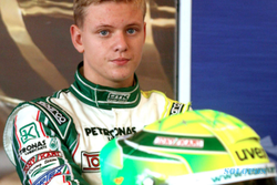 MASA DEPAN PEMBALAP : Schumacher Jr Gagal Promosi ke F3