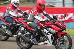BURSA SEPEDA MOTOR : Honda Jawara di Segmen Motor Sport