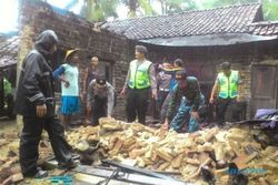 ANGIN KENCANG TRENGGALEK : Puting Beliung Rusakkan 8 Rumah di Trenggalek