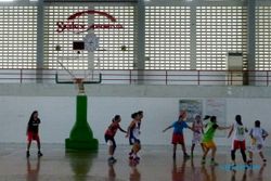 LIGA MAHASISWA BASKETBALL : Tim Basket Putri UNS Geber Latihan