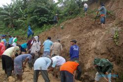 LONGSOR KARANGANYAR : BPBD: Pemkab Tetapkan Darurat Bencana Tanah Longsor