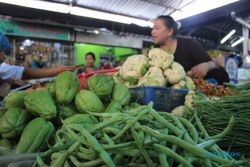 HARGA KEBUTUHAN POKOK : Sering Hujan, Harga Sayuran di Solo Meroket