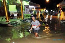 BANJIR BENGAWAN SOLO : 96 Desa di Bojonegoro Terendam