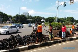 BANJIR JAKARTA : Biang Tanah Ambles, Ternyata Begini Aksi Pencuri Kabel di Gorong-Gorong Jakarta