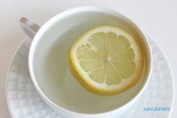 TIPS KESEHATAN : Wow, Ini Sederet Khasiat Minum Air Lemon Tiap Pagi