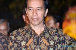 AGENDA PRESIDEN : Jokowi Bagikan 1.250 Paket Sembako di Kampung Halaman