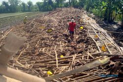 BENCANA SRAGEN : Kandang Ambruk, 9.000 Ekor Ayam di Karangmalang Mati