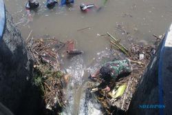 MASALAH SAMPAH : 2000 Meter kubik Sampah Diangkut dari Parangtitis