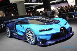 MOBIL TERCEPAT: Jet Darat Bugatti Chiron Meluncur, Ini Sosoknya