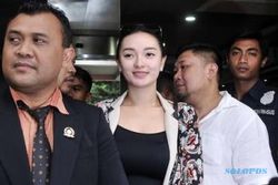 SENSASI ARTIS : Diperiksa Polisi, Zaskia Gotik Minta Maaf ke Jokowi