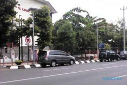 PENATAAN PARKIR SEMARANG : Parkir Mobil Sembarangan di Jl. Pemuda Semarang Jadi Gunjingan