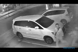 MOST POPULAR YOUTUBE : Pencurian Mobil Syekh Ali Jaber Terekam CCTV