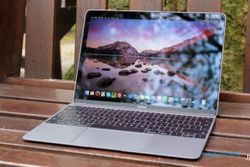 LAPTOP TERBARU : Macbook Pro Versi Baru Dijadwalkan Rilis 27 Oktober 2016