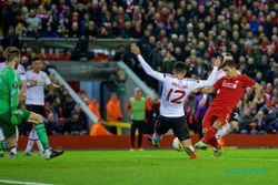 LIGA EUROPA 2015/2016 : Sturridge-Firmino Bawa Liverpool Bungkam MU